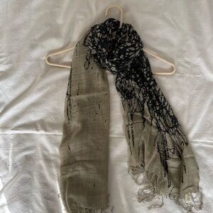 Beige and black scarf